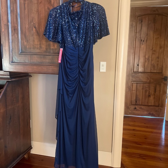 Evening gown - Picture 2 of 3